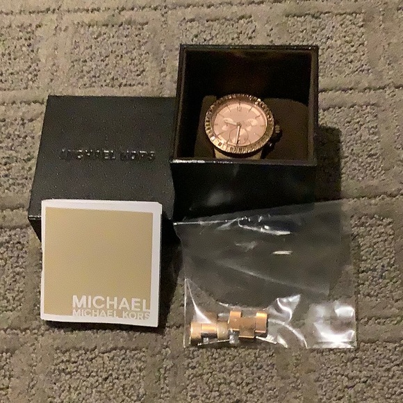 Michael Kors Dylan MK5412 Rose Tone Watch - Picture 8 of 8